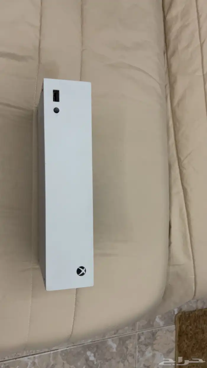 فرصة Xbox Series S على حالته بدون يد بسعر 480 3