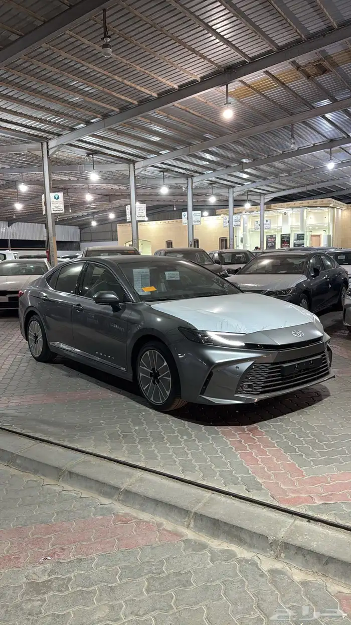 تويوتا كامري فئة قراندي بنزين 2025 1