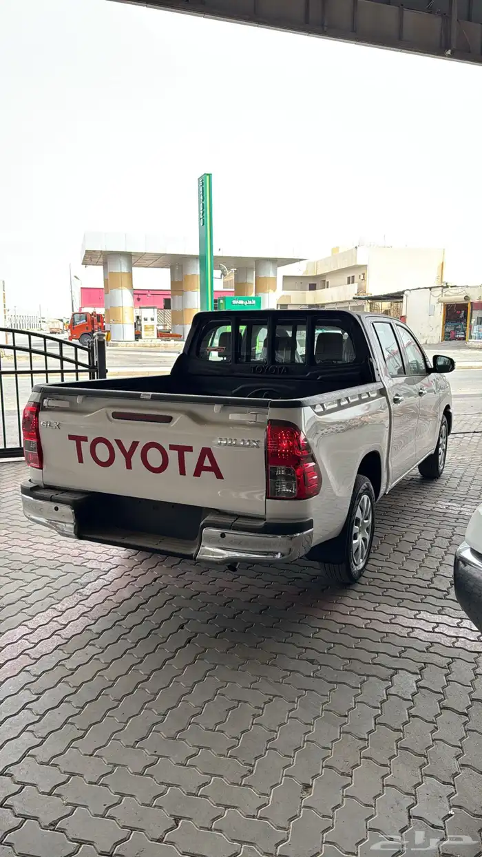 تويوتا هايلوكس GLX اوتماتيك بنزين 2026 3