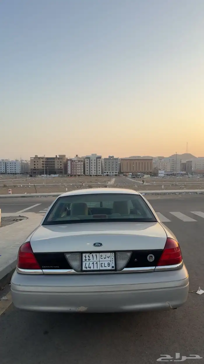 فورد كراون فكتوريا 2012 4