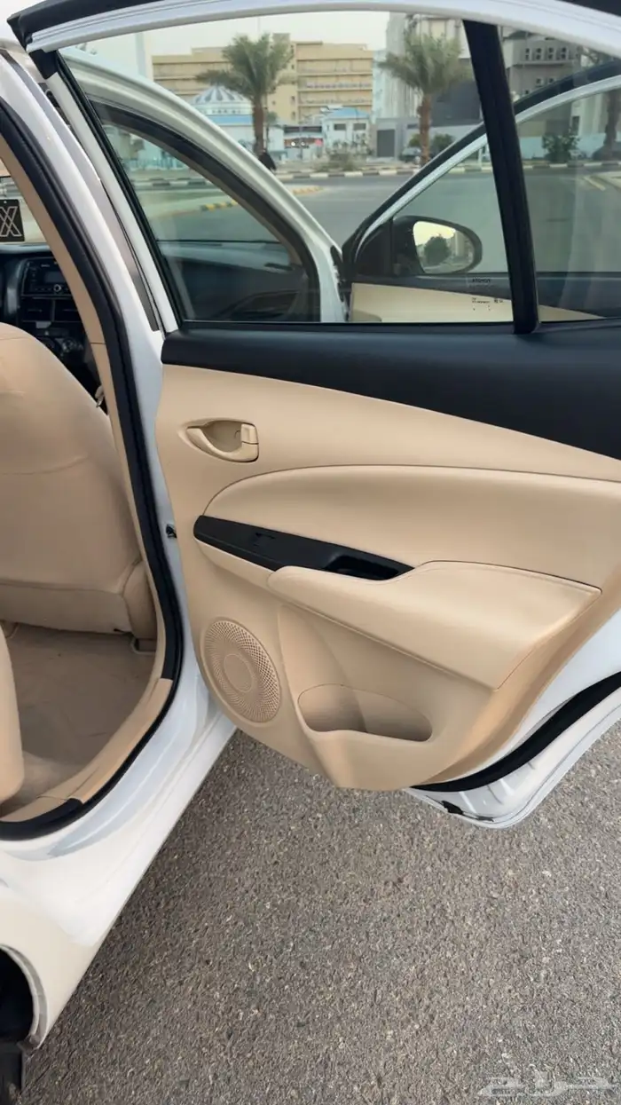 يارس 2022 Y ( بحالة الوكالة ) خالي من الرش 32