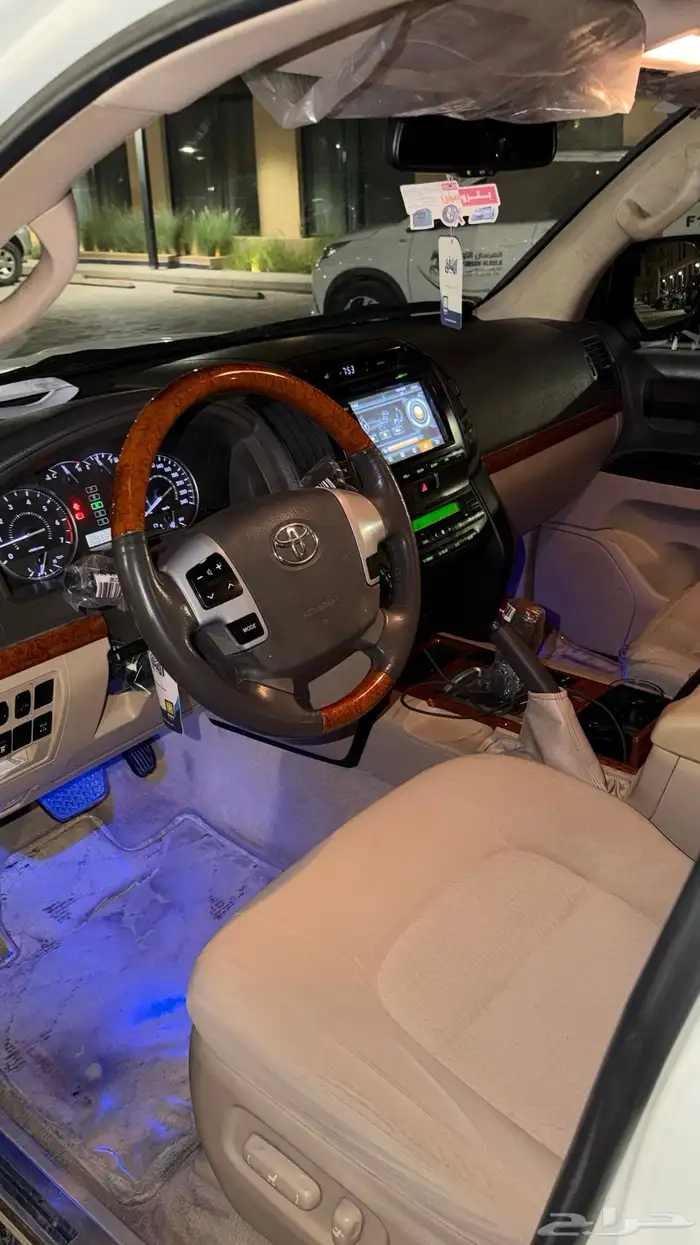 لاندكروزر 2014 V8 فل كامل بريمي 22