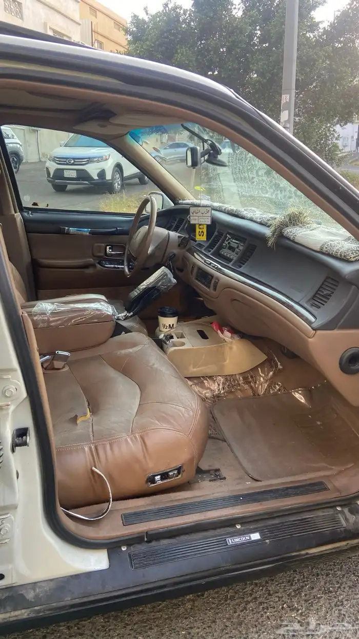 لنكولن_تاون_كار_1997 35