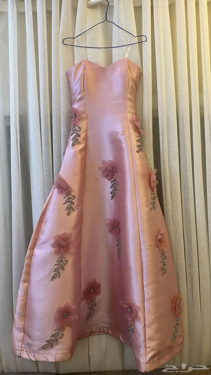 فساتين مستعمله نظيفه جدا 0