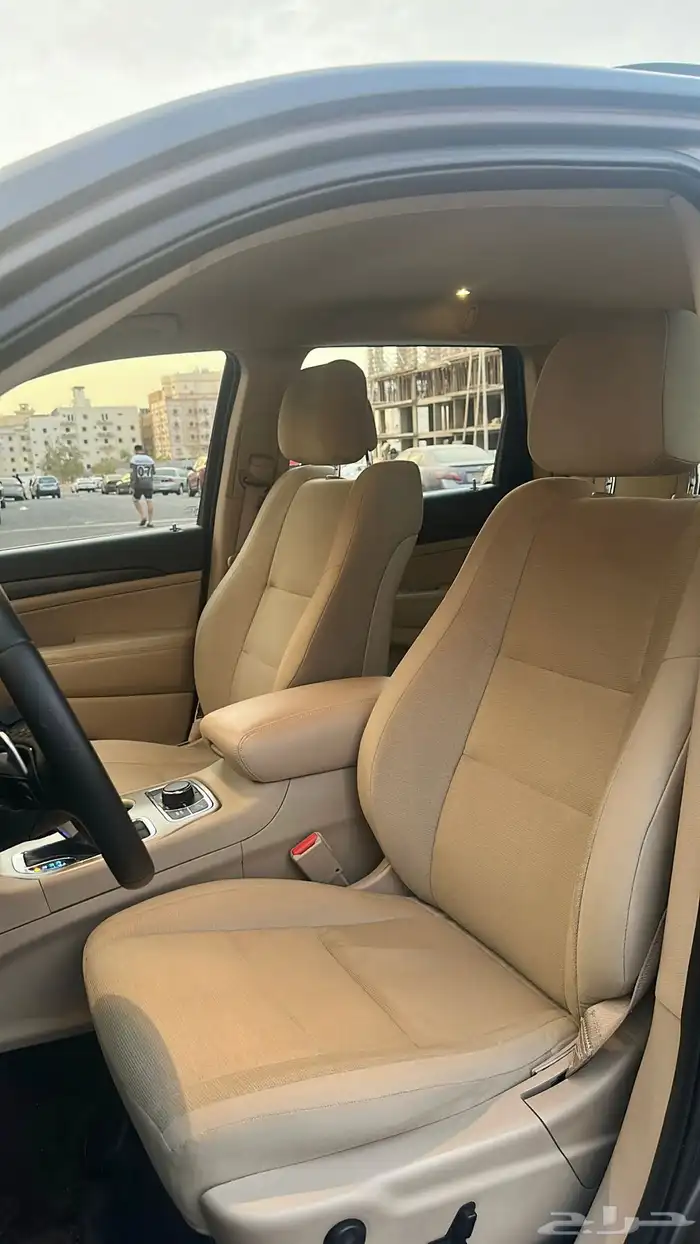 جراند شروكي 2017 - LAREDO . 8