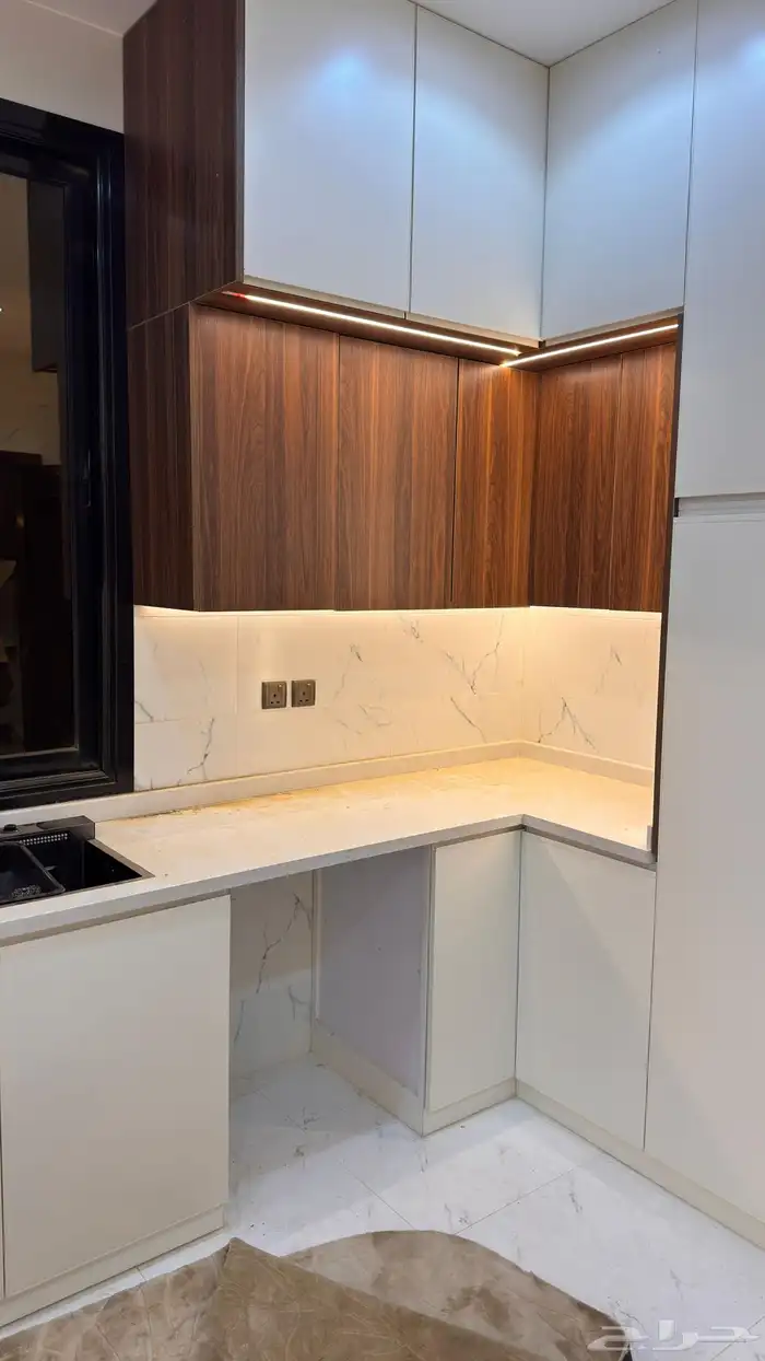 مطبخ صناعة الماني 4 في 5 للبيع مع الفرن والقلايه والمجلى 0