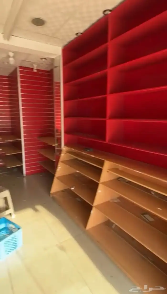 ارفف خشب لمحل خردوات 1