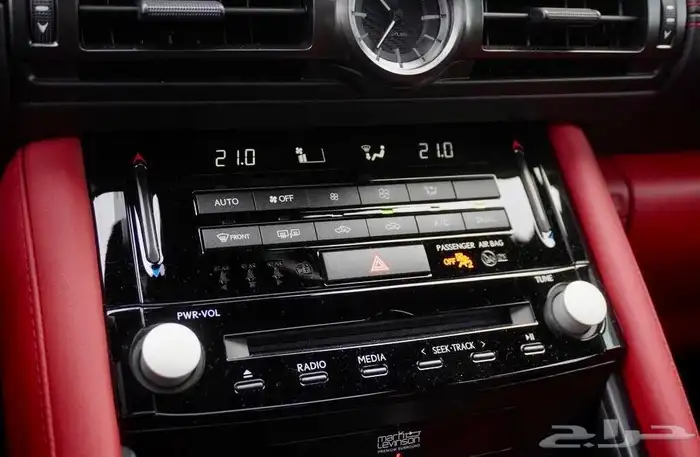 للبيع لكزس IS500 موديل 2024 - V8 فل الفل وارد كندا 3