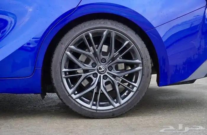 للبيع لكزس IS500 موديل 2024 - V8 فل الفل وارد كندا 18