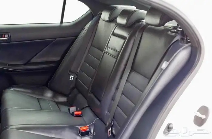 للبيع لكزز IS500 موديل 2023 - V8 بسعر بطل وارد كندا 17