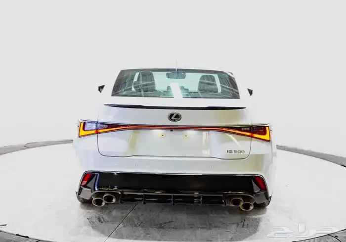 للبيع لكزز IS500 موديل 2023 - V8 بسعر بطل وارد كندا 2