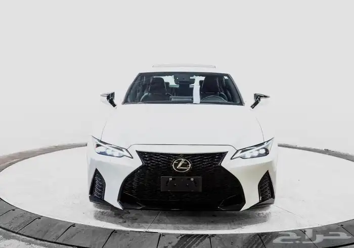للبيع لكزز IS500 موديل 2023 - V8 بسعر بطل وارد كندا 8