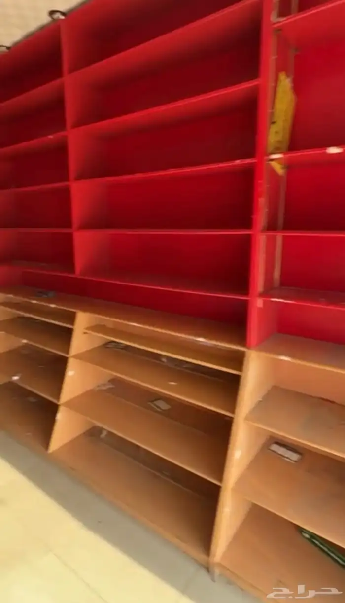 ارفف خشب لمحل خردوات 2