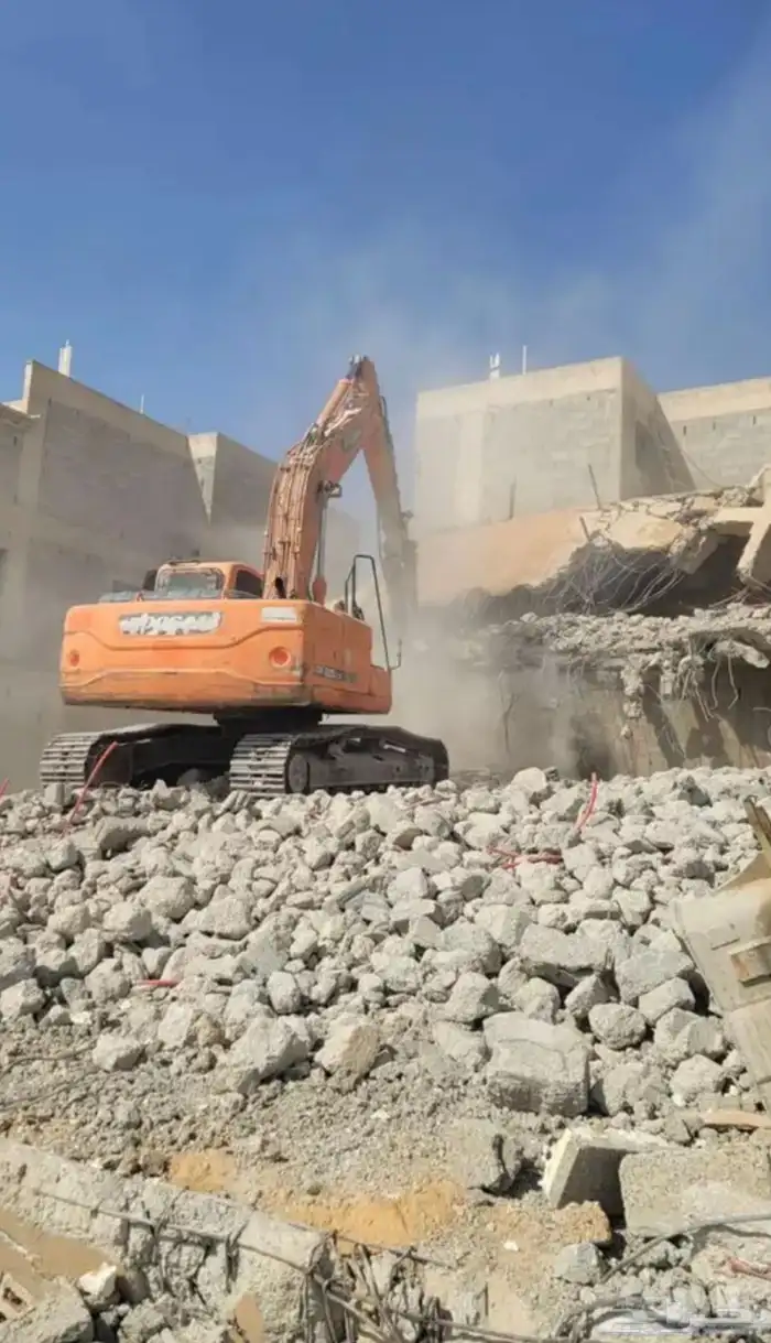 بوكلينات هدم مباني والحفر والترحيل 3