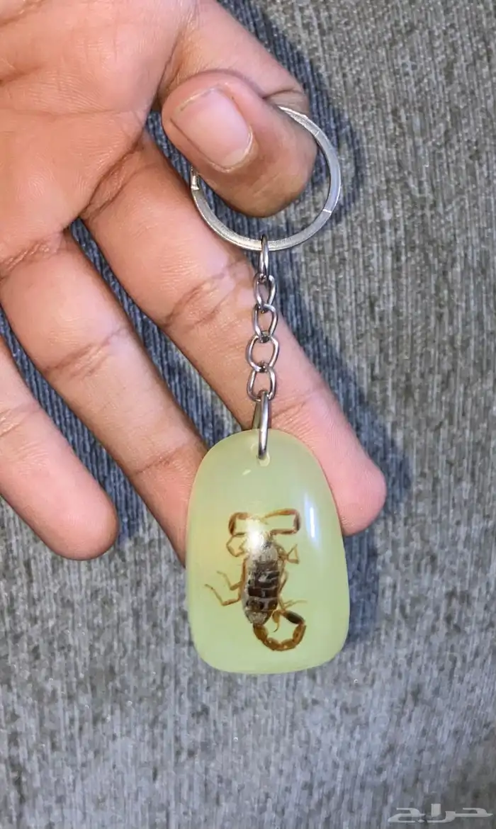 تعليقة عقرب مضيء 0