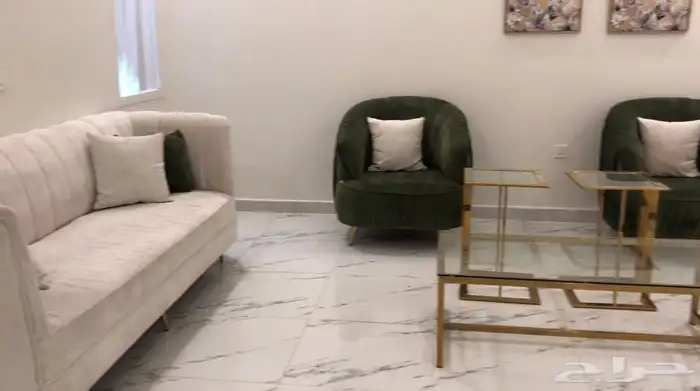 للبيع كنب و طاولة 0