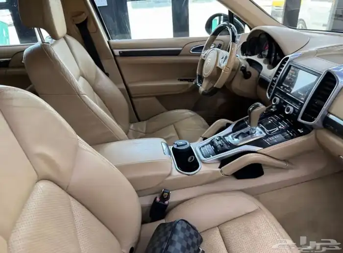 للبيع بورش كايين بودي وداخلية بحالة الوكالة شرط 10