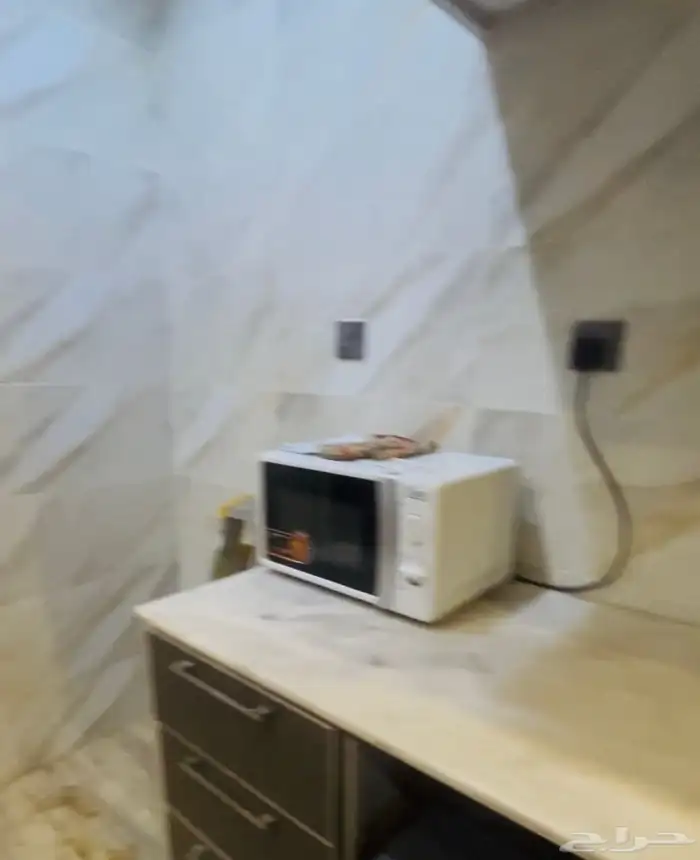 مطبخ حرف L بالف ريال وقابل للتفاوض وفرن سطحي وشفاط ومكرويف 0