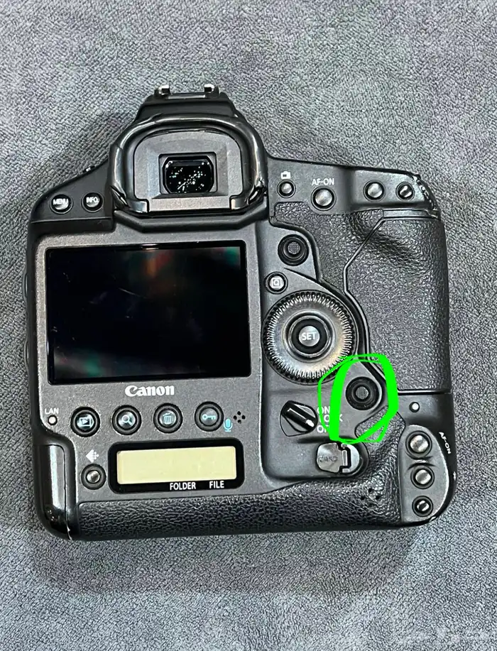 كاميرا كانون 1DX. نضيفه 10