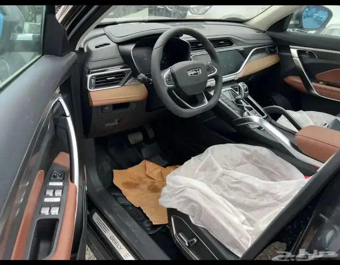 جيلي ازكارا 2023 اصفار بانوراما جلد كمرات 11