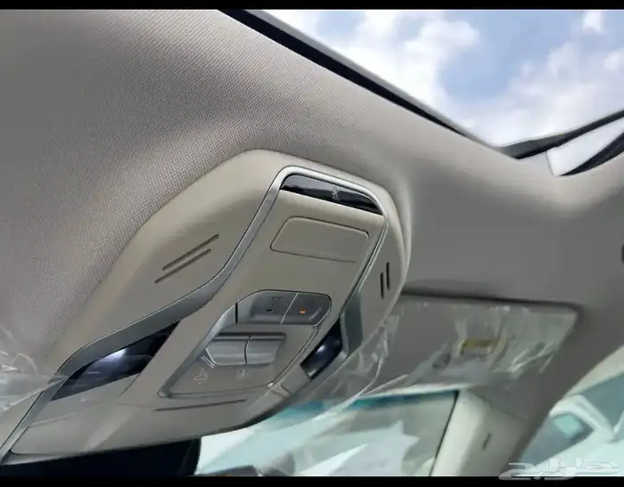 جيلي ازكارا 2023 اصفار بانوراما جلد كمرات 21