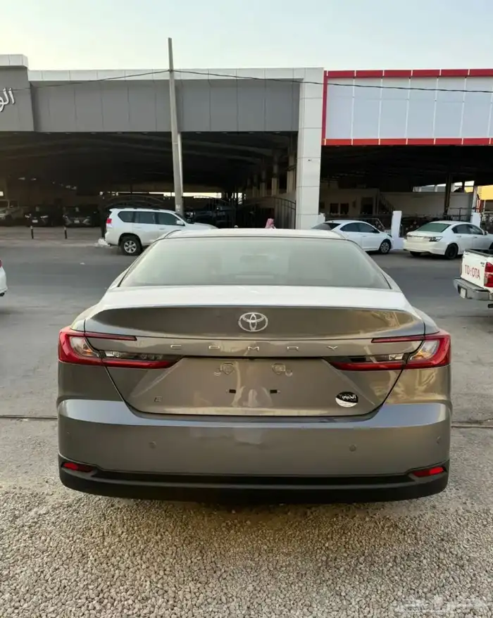 تويوتا كامري 2025 E بنزين سعودي جديد اللون تيتانيوم 6