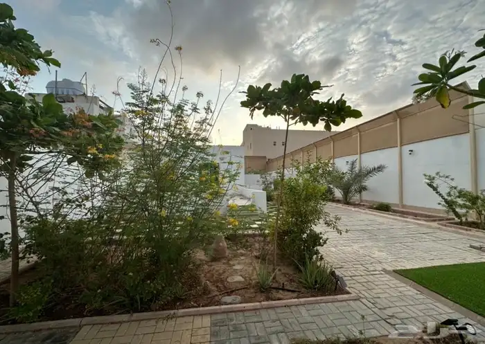 استراحة البيع بموقع مميز 16