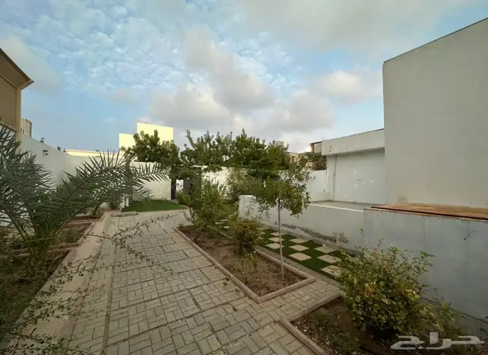 استراحة البيع بموقع مميز 18