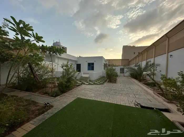 استراحة البيع بموقع مميز 21