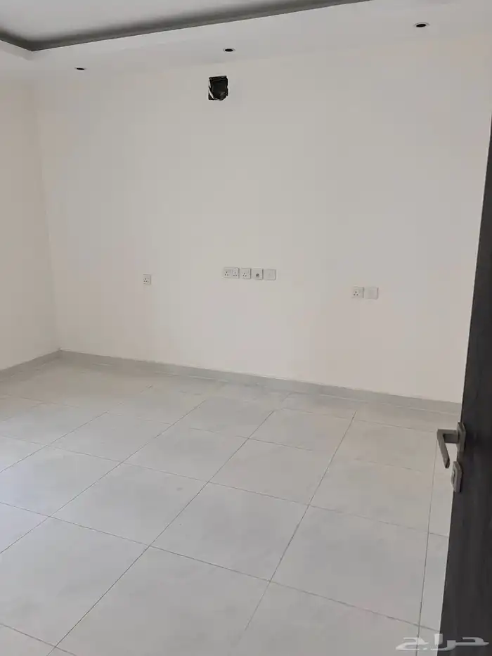 فيلا للايجار بحي الجنادريه 7