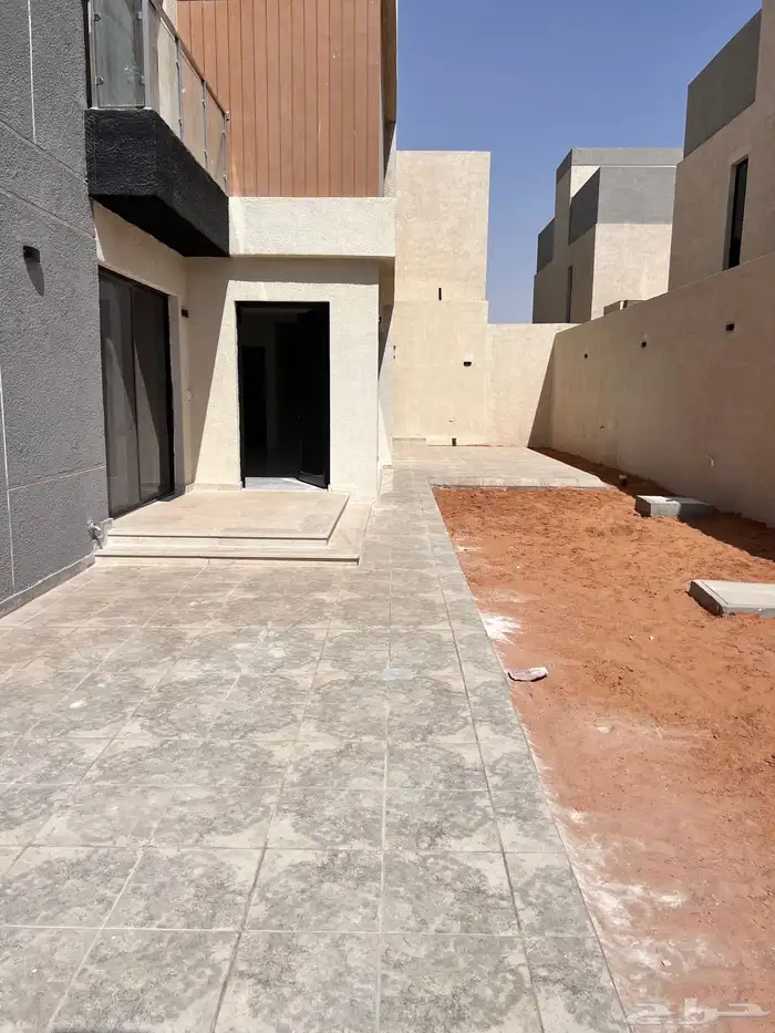 فيلا للايجار بحي الجنادريه 0