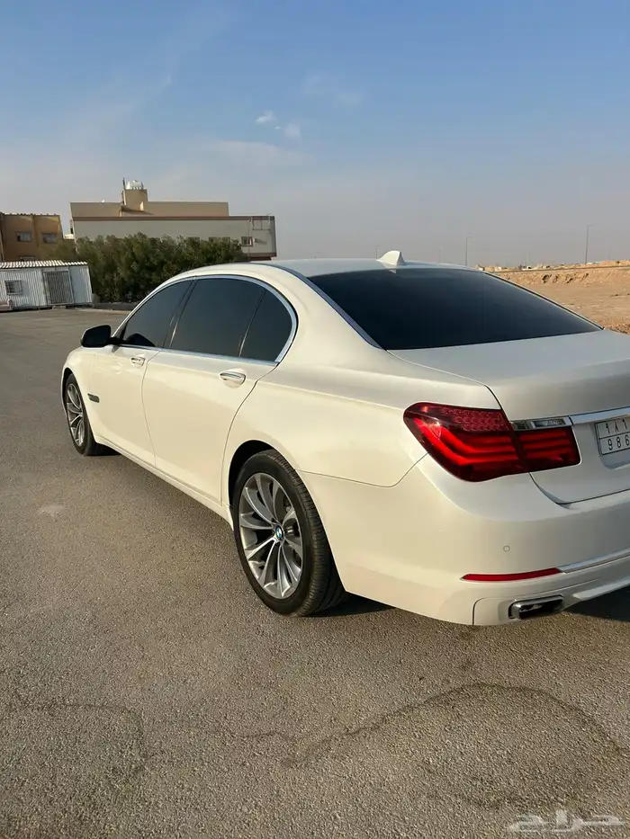 بي ام دبليو 730 2015 1