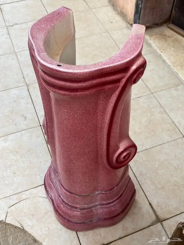 مغسله مع باب خشب مع اربعه شبوك مكيفات مع تسريحه حديد 8