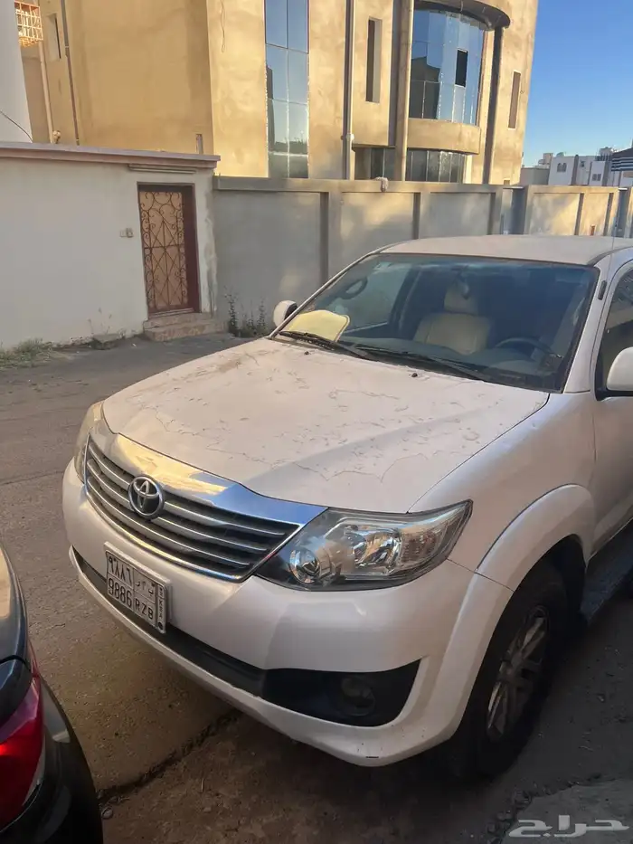 للبيع جيب فورتشنر 2012 1