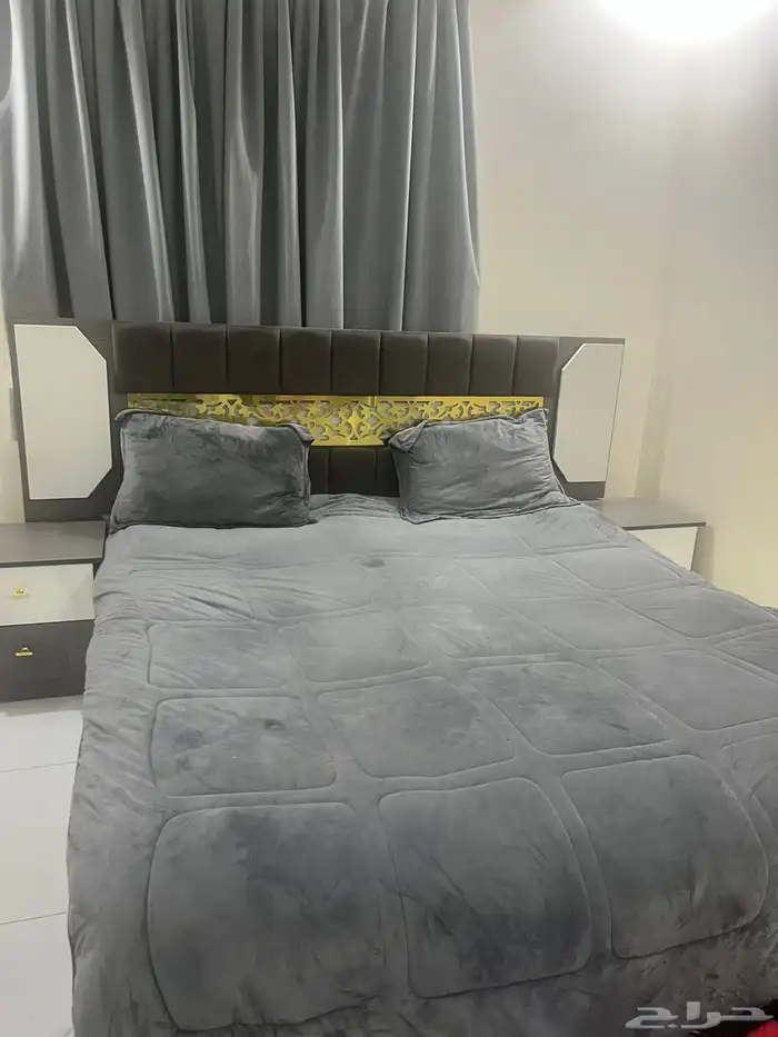 غرفه نوم كامله اللون رصاصي وابيض 1