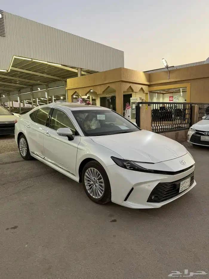 تويوتا كامري 2025 LE بنزين سعودي عداد الف كيلو اللون ابيض 3