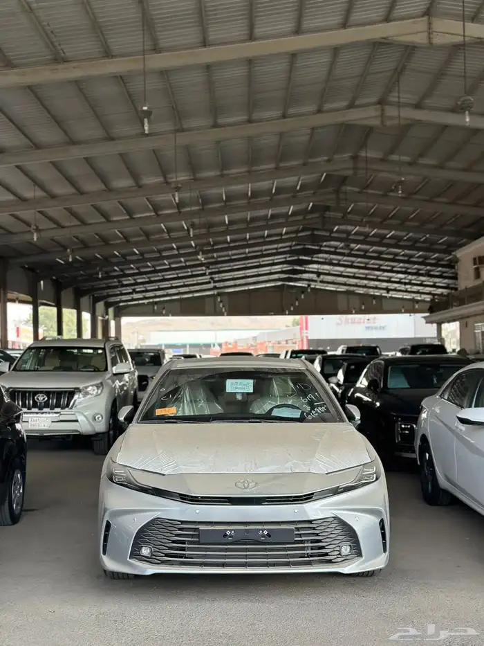 تويوتا كامري LE 2025 بنزين فضي جديدة سعودي 2