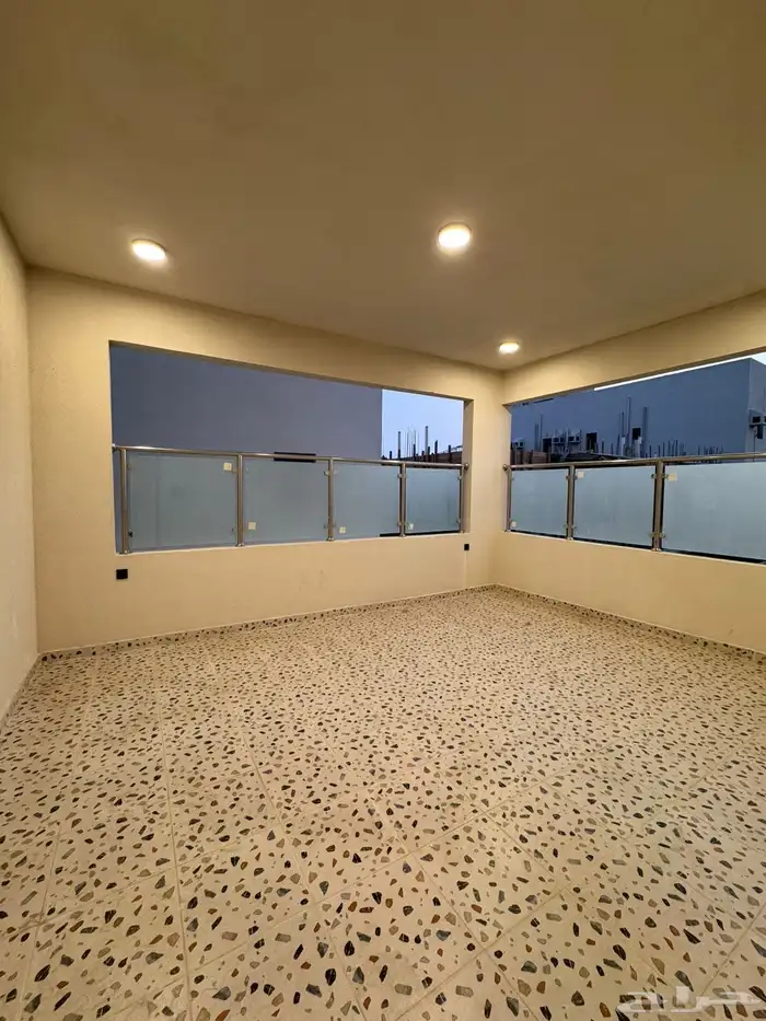 ادوار مكرره بحي الصفا تشطيب ممتاز وموقع مميز 11