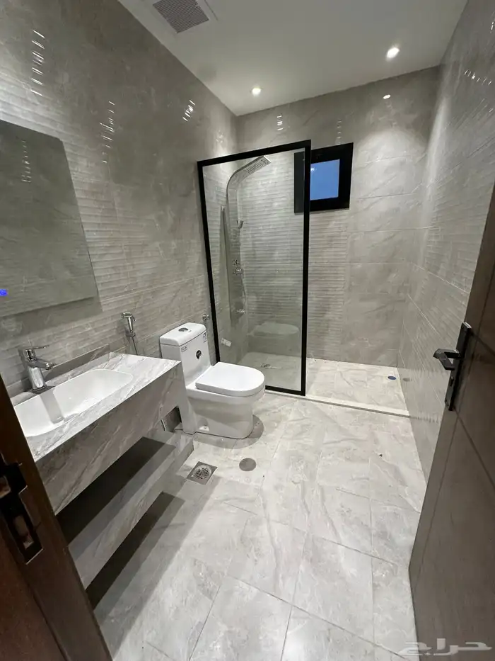 شقة للبيع في حي السبهاني 9