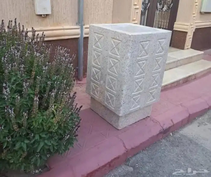 كراسي خرسانية وحاويات واحواض للحدايق 41