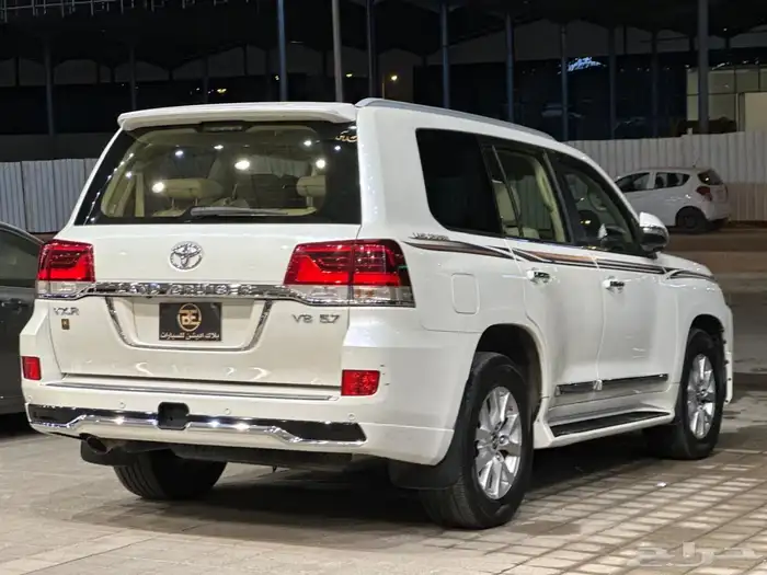 تويوتا لاندكروزر 2018.في اكس آر 3