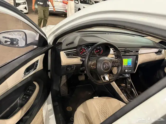 ام جي 5 MG 2023 نص فل السعر 28500 الف 8