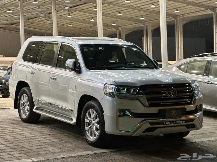 تويوتا لاندكروزر 2018.في اكس آر 1