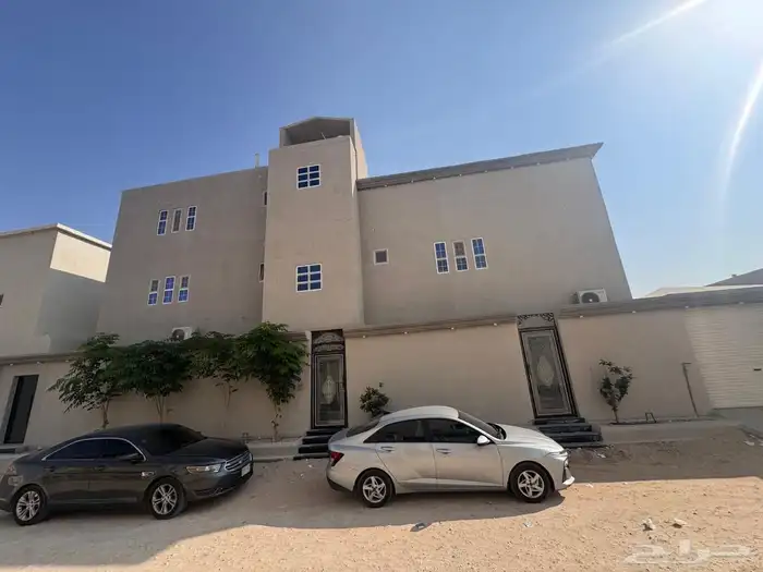 للبيع دور وثلاث شقق بجنوب الهفوف بالصقورزاويه مساحه800متر 4