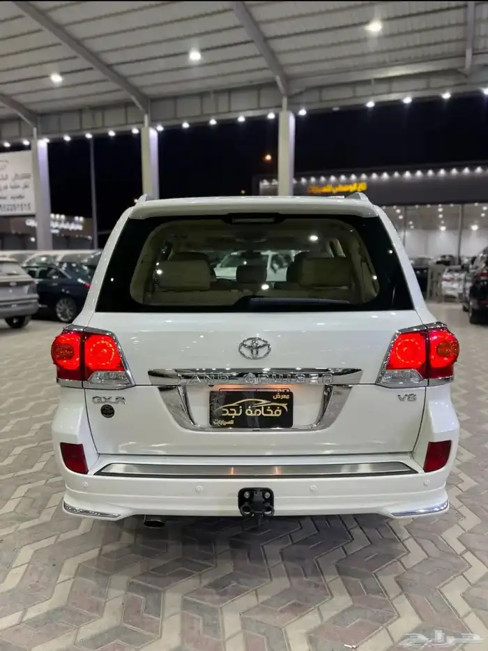 تويوتا لاندكروزر GXR 2013 فل كامل بريمي ماشي 21 الف مخزن 3