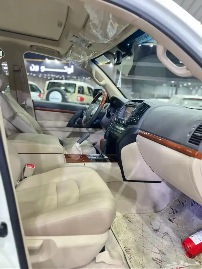 تويوتا لاندكروزر GXR 2013 فل كامل بريمي ماشي 21 الف مخزن 6