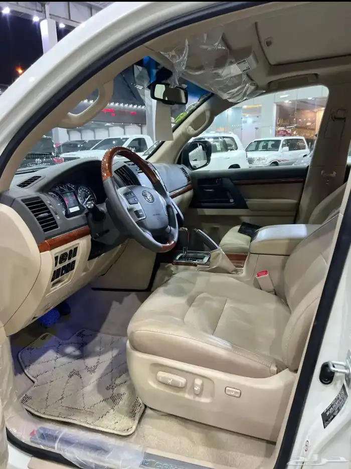 تويوتا لاندكروزر GXR 2013 فل كامل بريمي ماشي 21 الف مخزن 7