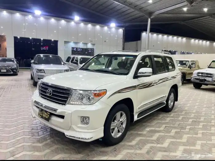 تويوتا لاندكروزر GXR 2013 فل كامل بريمي ماشي 21 الف مخزن 0