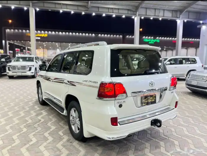 تويوتا لاندكروزر GXR 2013 فل كامل بريمي ماشي 21 الف مخزن 5