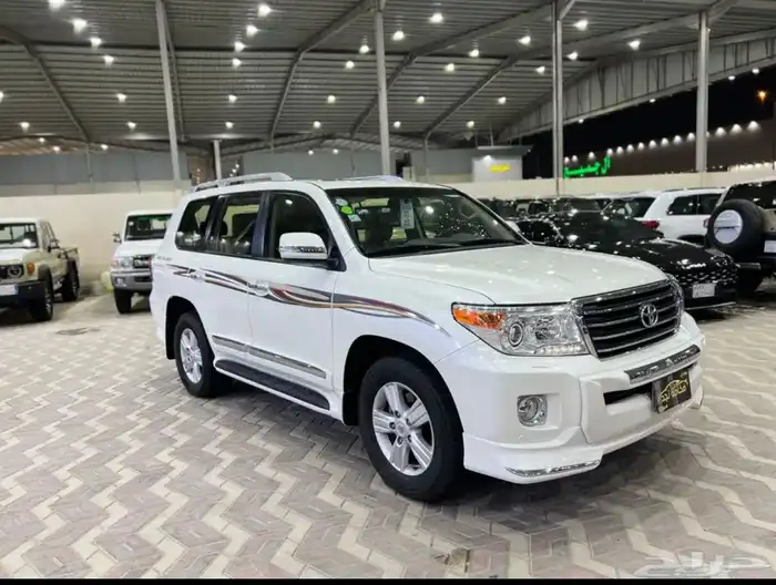 تويوتا لاندكروزر GXR 2013 فل كامل بريمي ماشي 21 الف مخزن 1